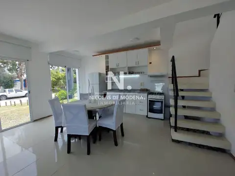 Moderna casa en alquiler en Colinas de Manantiales