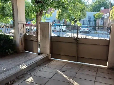 Casa en VENTA en VILLA LUGANO 3 ambientes amplios Cochera Jardin Fondo Quincho y/o Galpon Terra...