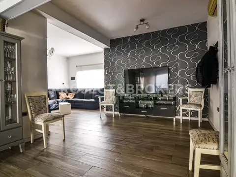 Casa 6 ambientes con 3 baños