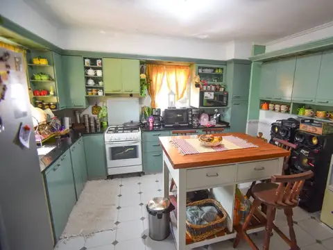 Casa 7 ambientes con 4 baños