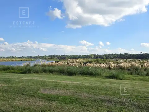 Lote al río en venta, amarra propia, Barrio Cerrado El Naudir, Escobar