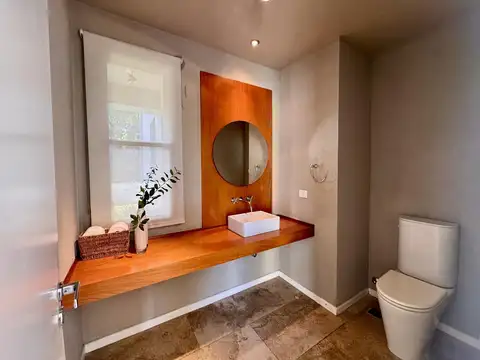 Casa 6 ambientes con 3 baños