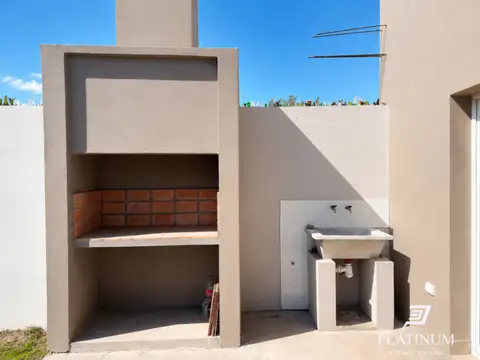 Casa 3 ambientes con 1 baño