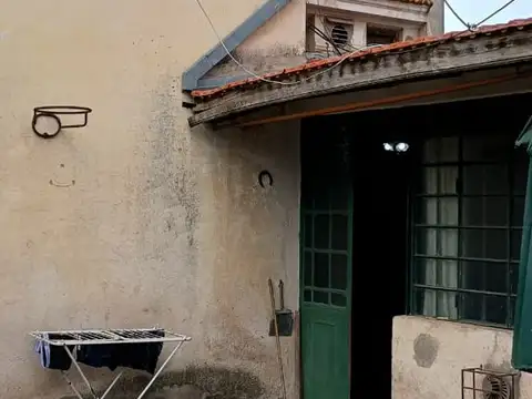 Venta - Chalet estilo antuguo - Excelente ubicacion Lomas Oeste !!! Permuta !!!