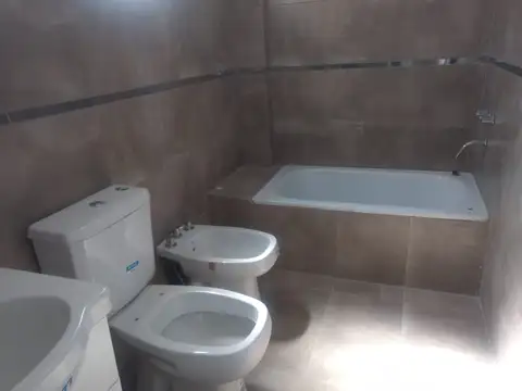 Raquel Español 200, Piso 3
