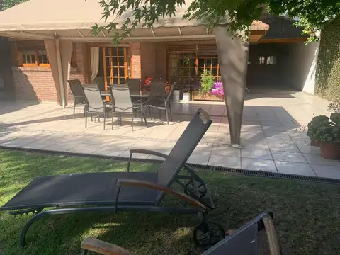Casa 6 ambientes con 5 baños