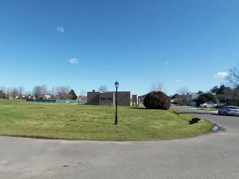 LOTE EN BARRIO PRIVADO "LOS ALCANFORES"