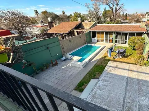 Casa en Venta con 3 cocheras