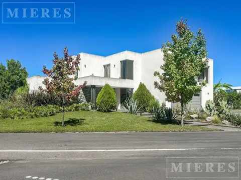 Casa en venta en Albanueva