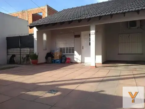 Casa en venta - 4 Dormitorios 1 Baño 3 Cocheras - 500Mts2 - La Matanza