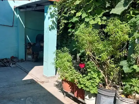 Casa + 2 departamentos en venta en Rafael Castillo