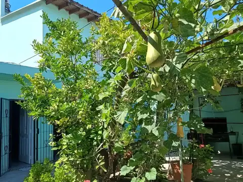 Casa + 2 departamentos en venta en Rafael Castillo