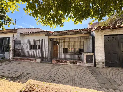 CASA 3 AMBIENTES EN VENTA LOMAS DE ZAMORA