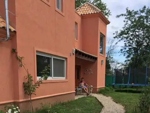 Casa en Alquiler Temporal con 2 cocheras