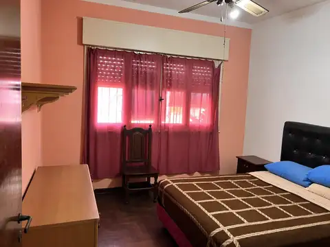 Venta casa 4 ambientes 84 m2 con quincho y jardín en Bernal