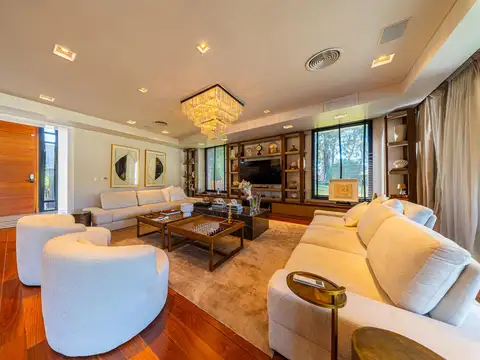 Casa 6 ambientes con 5 baños