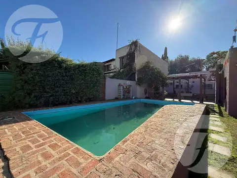 Venta de Casa en Merlo I 5 ambientes y 2 baños I Piscina y Cochera