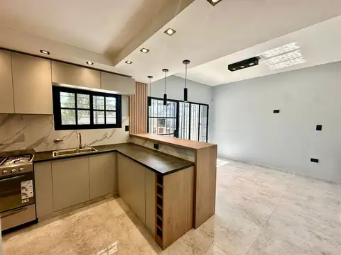 Casa 5 ambientes con 2 baños