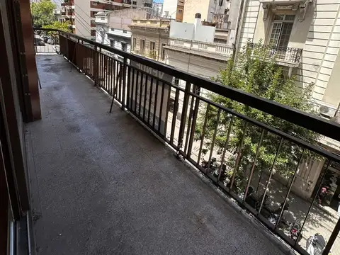 ESPECTACULAR SEMIPISO 4 AMBIENTES CON DEPENDENCIA; BALCON CORRIDO AL FRENTE Y COCHERA!