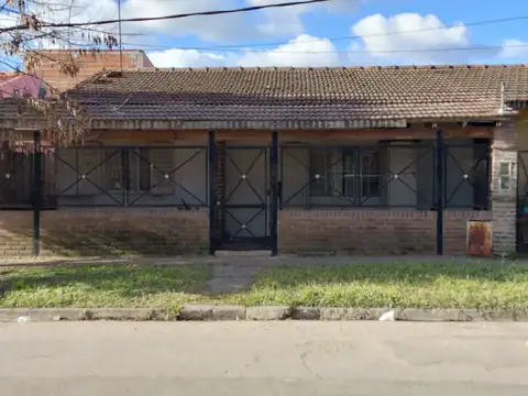 Casa 4 ambientes en venta  Bo. Altos del Castillo