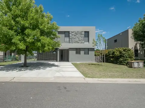 CASA EN VENTA 6 AMBIENTES EN SAN MATIAS