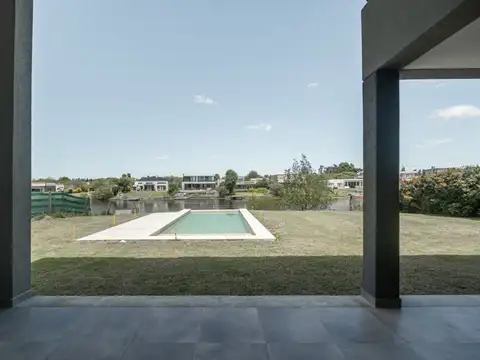 CASA EN VENTA 6 AMBIENTES EN SAN MATIAS