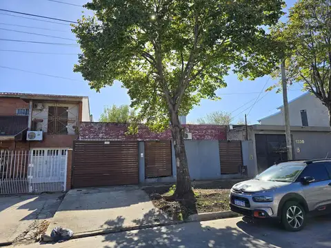 Casa 6 ambientes con 2 baños