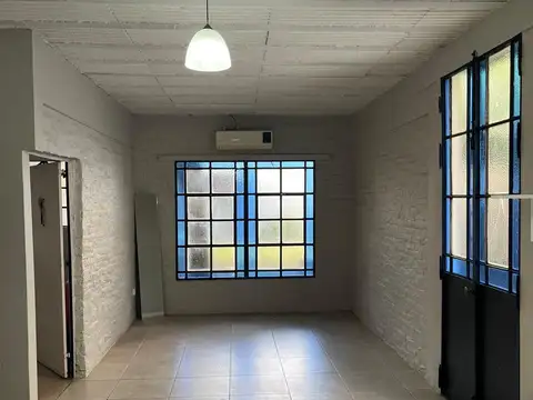 Excelente Casa 2 Ambientes - Reciclada a Nueva - Con Patio, Parrilla y Garage – Excelente Ubicación