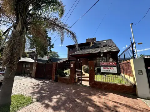 Casa en Venta con 2 cocheras