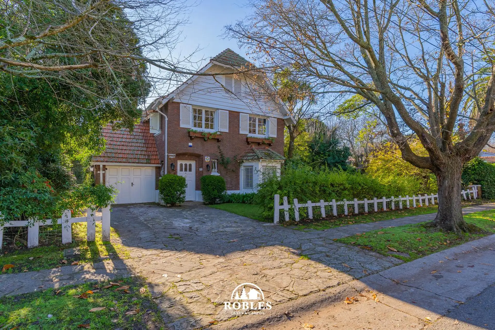 Residencia en el excelente entorno de Los Troncos