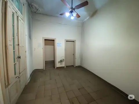 Casa 8 ambientes con 2 baños