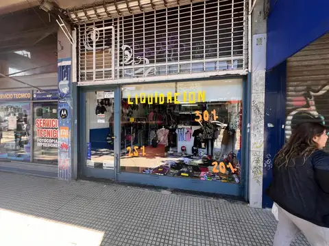 EXCELENTE LOCAL EN ZONA COMERCIAL