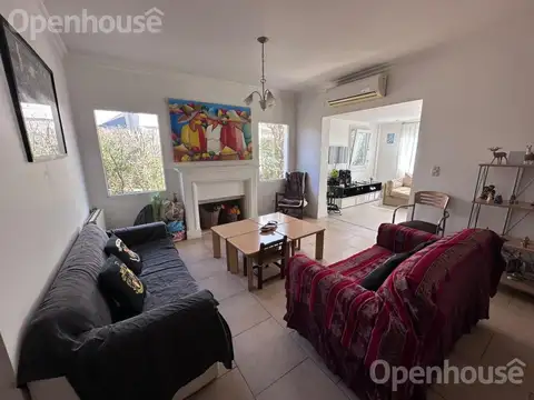 Casa en  venta en Barrio Los Jazmines de 5 ambientes con piscina