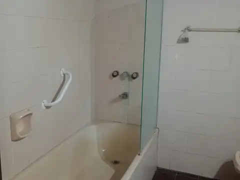 CASA EN ALQUILER CON CONCHERA