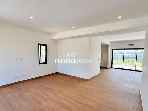 Venta de Casa 4 Ambientes en Santa Lucia, Pilar