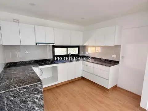 Venta de Casa 4 Ambientes en Santa Lucia, Pilar