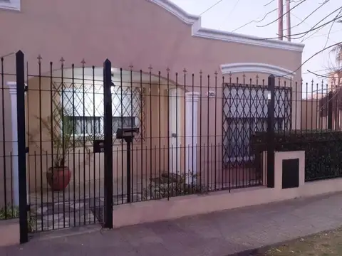 Casa 5 ambientes - Castelar Norte
