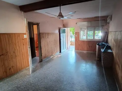 Venta de casa de dos dormitorios - patio - cochera - Granadero Baigorria