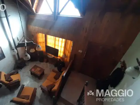 Casa 4 ambientes con 2 baños