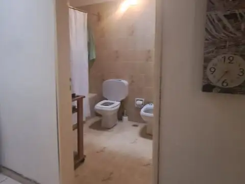 Casa 6 ambientes con 1 baño