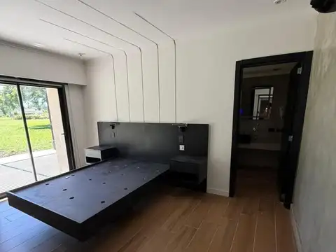 Casa en Venta con 4 cocheras