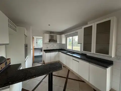 Casa 4 ambientes con 3 baños