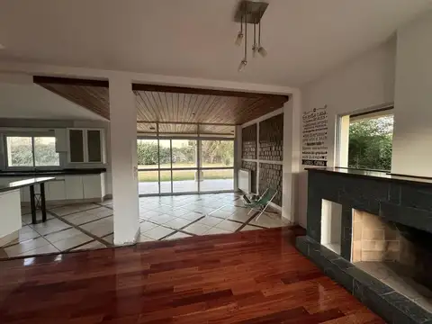 Casa en Alquiler en Funes, USD 1.800