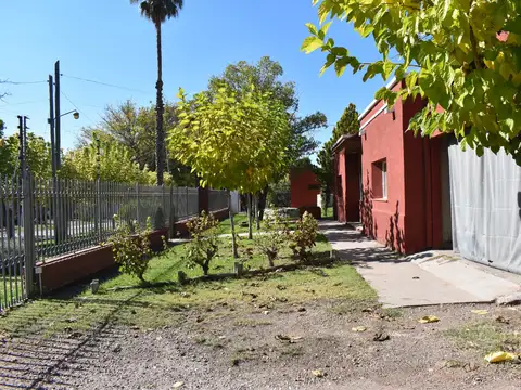 Casa 9 ambientes con 3 baños