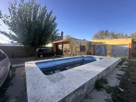 Venta de Casa 5 Ambientes -Pileta- Cochera- Depatamento 2 Ambientes
