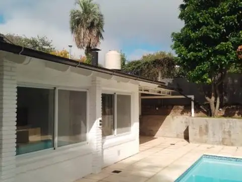 Monoambiente con piscina en Rosario. Excelente propiedad sobre Costanera. Superficie del terren...