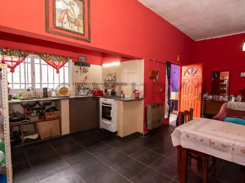 Casa 4 ambientes con 2 baños