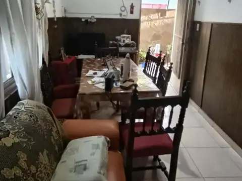 CASA UNICA INTERNA 2 DORMITORIOS Y PILETA