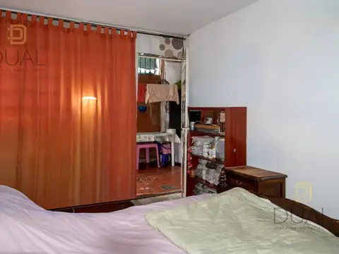 VENTA CASA EN ESQUINA – 2 DORMITORIOS – COCHERA, GALPÓN Y PATIO – APTA CRÉDITO