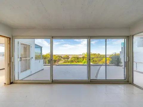 Casa 7 ambientes con 2 baños